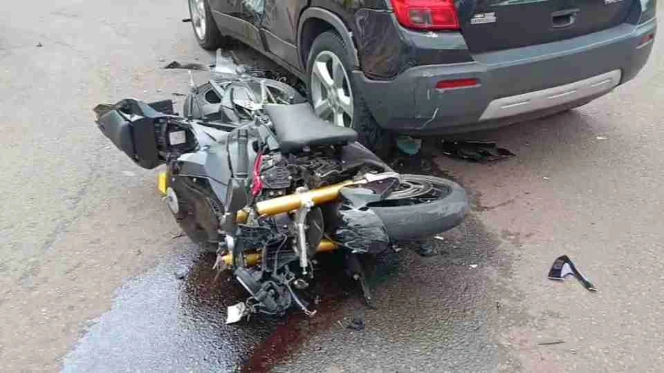 Motociclista fica em estado grave após acidente com Tracker em Toledo