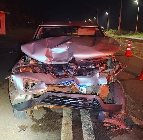 Acidente envolvendo três veículos deixa passageira ferida e motorista é preso por embriaguez em Pato Bragado