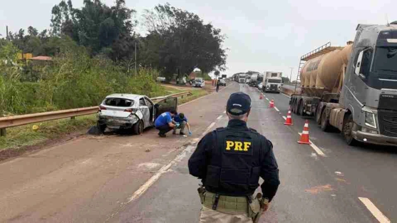 Três mulheres morrem após carro capotar e cair em área de contenção no interior do PR