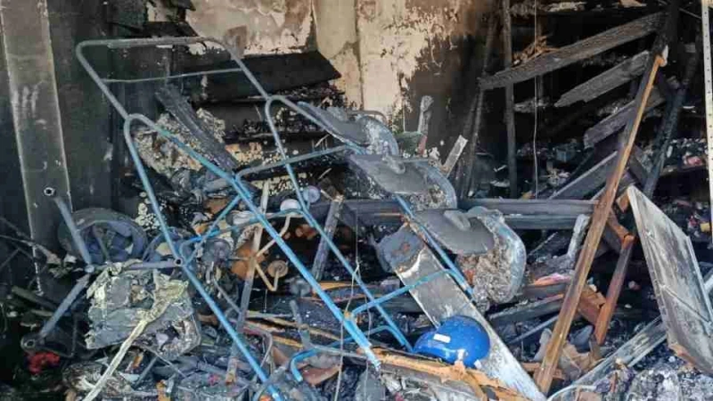 Incêndio destrói oficina e 11 motocicletas em Toledo; prejuízo pode passar de R$ 1 milhão