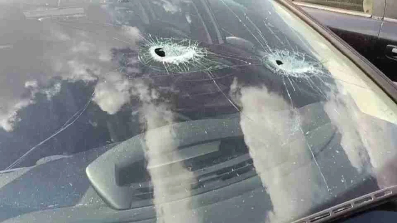 Homem invade revenda com martelo e quebra cinco carros por ciúmes em Toledo