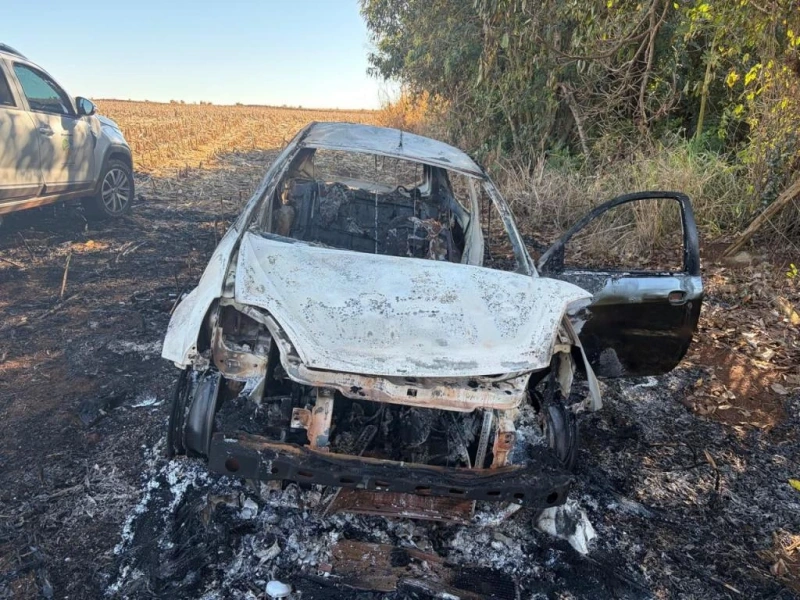 Ford Ka é roubado em Mercedes e encontrado queimado em Maripá