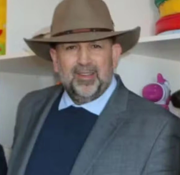 Ex-apresentador de TV preso por receber fotos íntimas de bebês é indiciado por estupro, assédio e extorsão contra funcionários, no Paraná