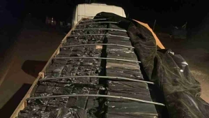 Caminhão com 450 mil maços de cigarros é parado na BR-277, em Céu Azul