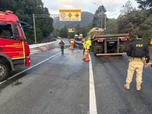 PRF registra 3 mortes e 98 feridos no feriado no Paraná
