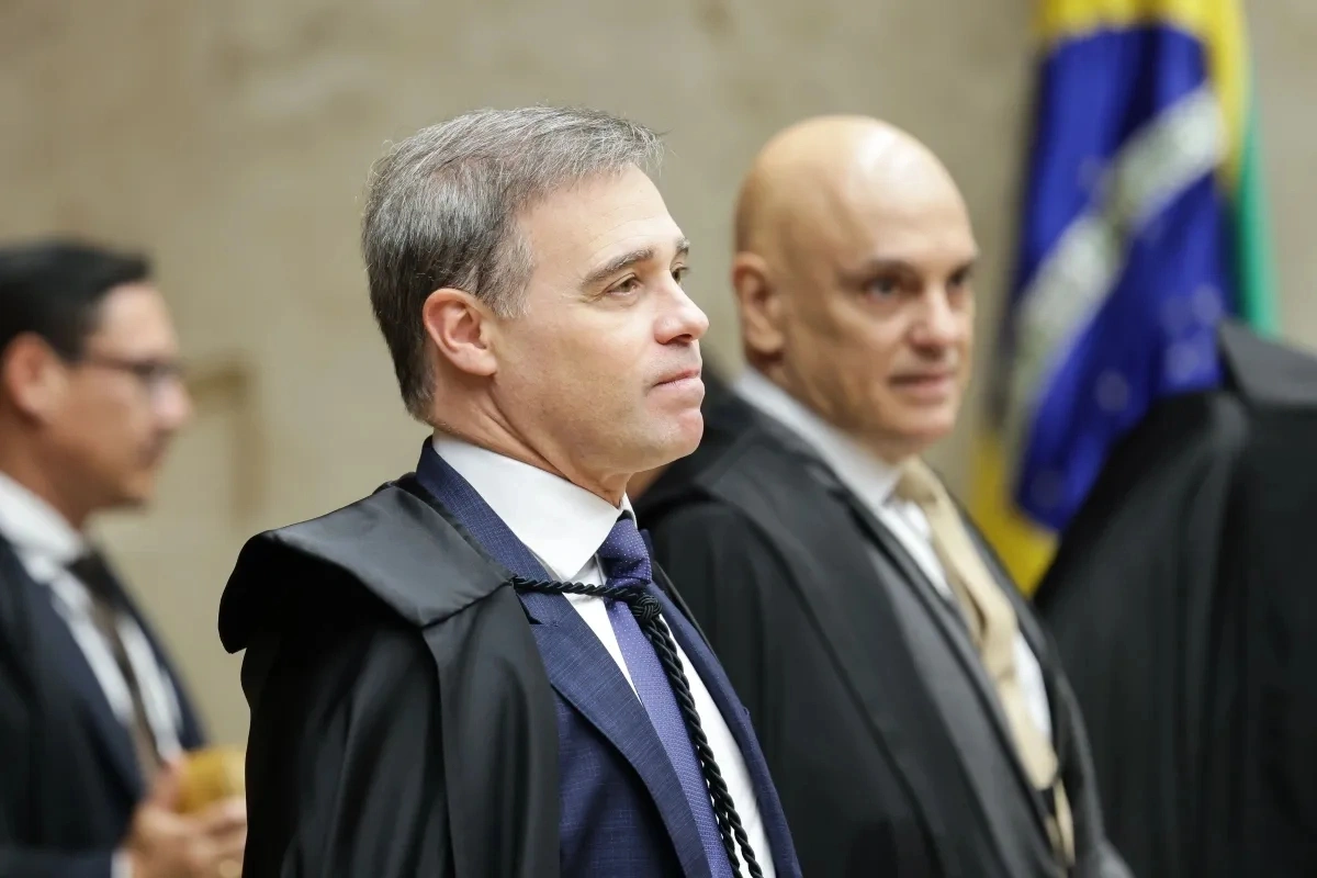 Fachin suspende processo de Mendonça sobre conversas de Moraes e Vorcaro