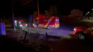Casal de 19 anos fica ferido após moto ser atingida por carro em Cascavel