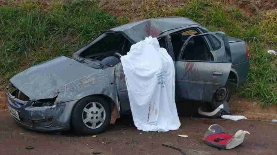 Homem morre e três passageiras ficam feridas em capotamento em Francisco Alves