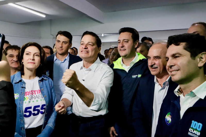 Ao lado de Ratinho Junior, Sandro Alex reúne 53 prefeitos da região Oeste e apresenta novos projetos