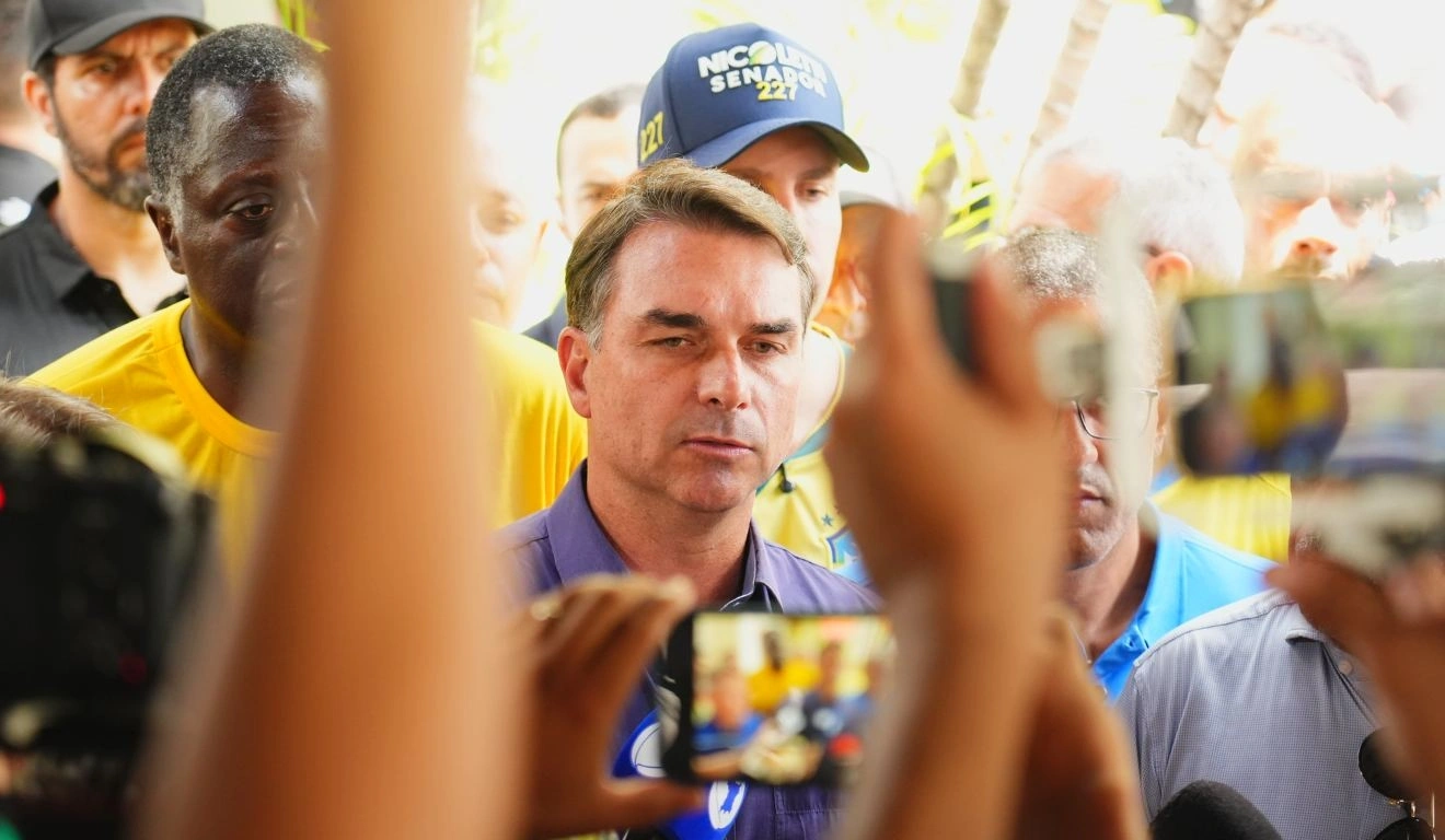 Flávio fala em indicar 6 nomes ao STF e sugere impeachment de Moraes e Dino se eleito