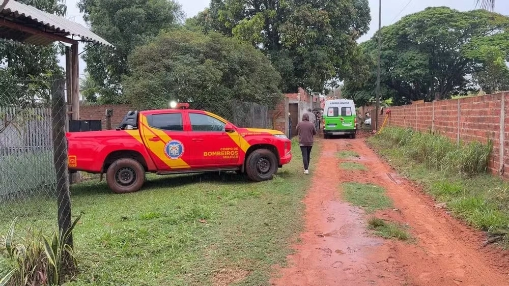 Criança que brincava em buraco morre soterrada no PR