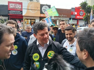 Moro denuncia “campanha sórdida” dos adversários e rebate mentira sobre voto em Dino