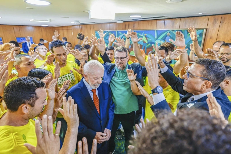 Frente evangélica lança jingle e tenta virar votos para Lula