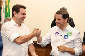 Ratinho Junior pede continuidade com Sandro Alex: "ele é resolvedor, pegou a balsa com problemas e entregou a Ponte de Guaratuba”