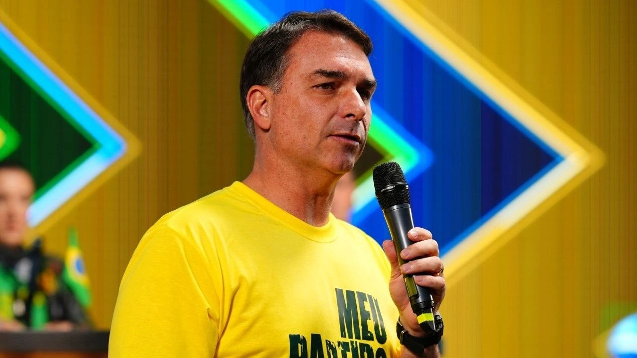 Flávio quer fim do Jogo do Tigrinho e culpa Lula por dívidas