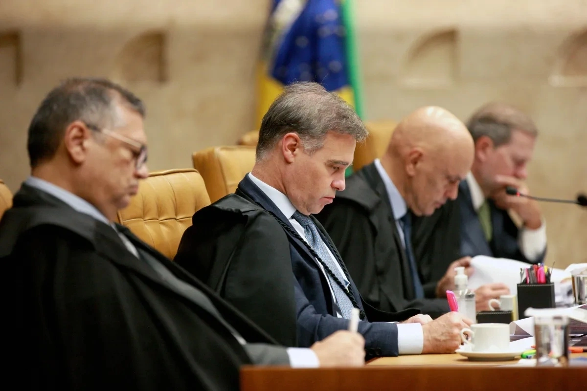 Ministros preveem que STF retome caso Moraes apenas em 2027