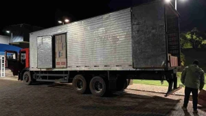 Caminhão com R$ 2,65 milhões em cigarros contrabandeados é apreendido em Mercedes