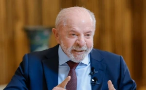 Lula: 'defendam o Brasil da família Bolsonaro'