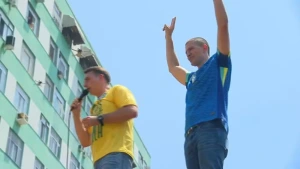 RJ - Flávio diz que Jair Bolsonaro colocará a faixa presidencial nele no dia da posse e promete reduzir maioridade penal