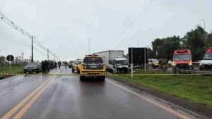 BR 277 - Perseguição termina com casal baleado e caminhão com drogas apreendido em Cascavel