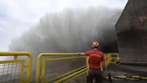 Foz - Itaipu abre duas calhas do vertedouro e libera volume de água quase nove vezes maior que a média das Cataratas do Iguaçu