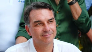 Eleições 2026 - Flávio Bolsonaro responde a Lula sobre quebra de sigilos e impõe condição