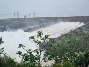 Foz - Itaipu fecha calha central do vertedouro para evitar nova elevação do Rio Paraná