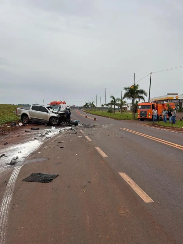 PR 239 - Motorista de 37 anos morre em colisão entre S10 e carreta entre Assis e Toledo