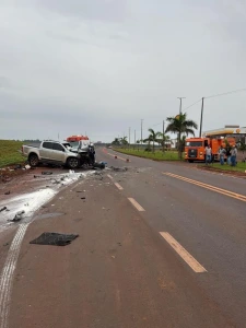 PR 239 - Motorista de 37 anos morre em colisão entre S10 e carreta entre Assis e Toledo