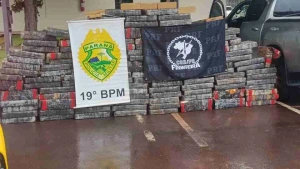 BR 163 - Hilux é apreendida com mais de 1,3 tonelada de maconha em Toledo
