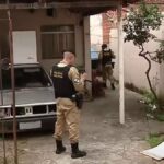 Vizinhos sentem mau cheiro e jovem é encontrado morto em casa ensanguentada, no PR